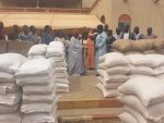 Ramadan : Le ministre de la solidarité nationale remet des vivres au Mogho Naaba